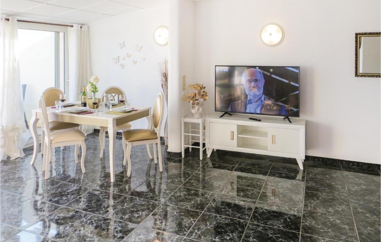 2 Bedroom Stunning Apartment In Torrevieja Eksteriør billede